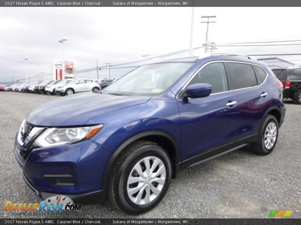 Front 3/4 View of 2017 Nissan Rogue S AWD Photo #11