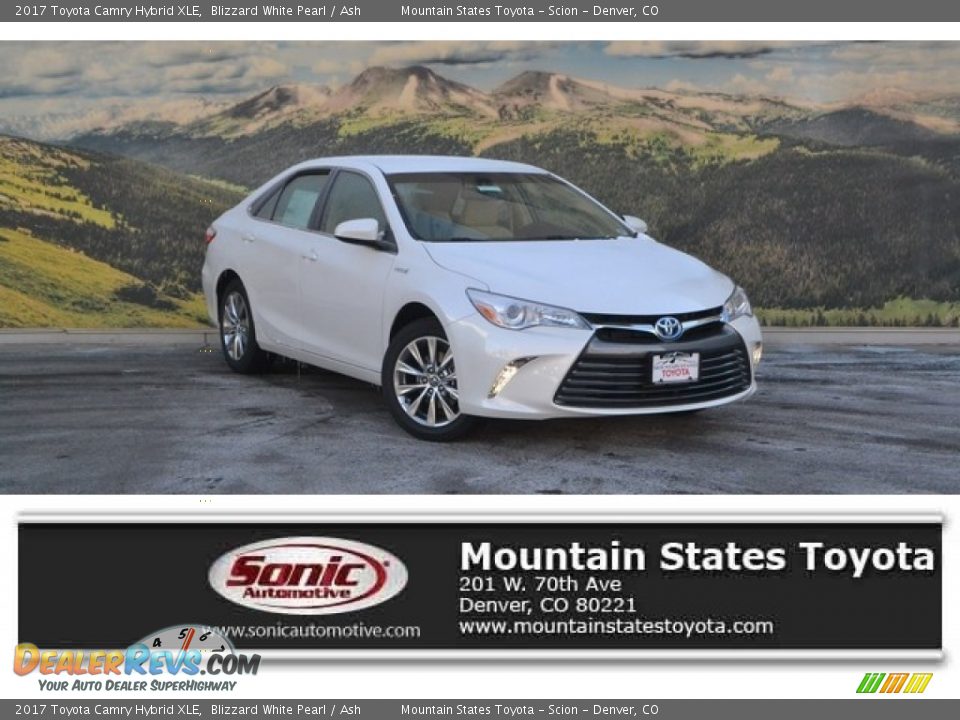 2017 Toyota Camry Hybrid XLE Blizzard White Pearl / Ash Photo #1