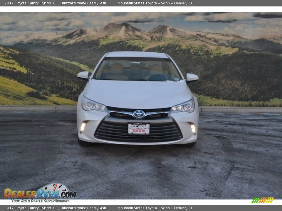 2017 Toyota Camry Hybrid XLE Blizzard White Pearl / Ash Photo #2