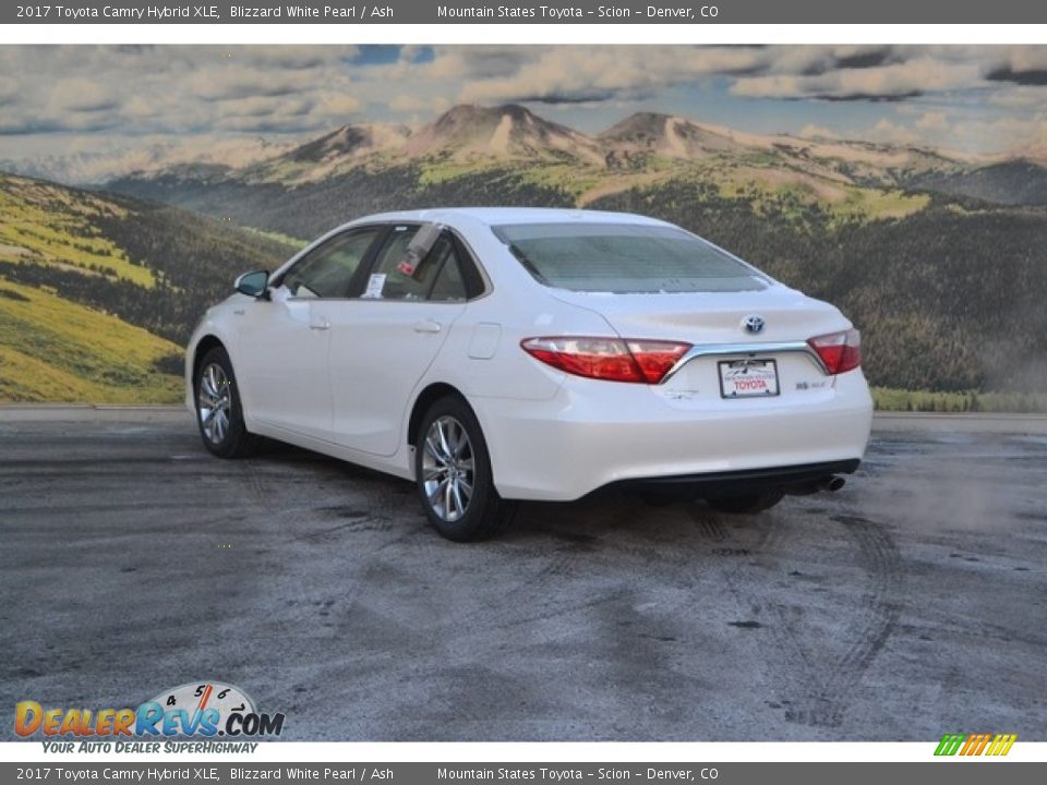 2017 Toyota Camry Hybrid XLE Blizzard White Pearl / Ash Photo #3