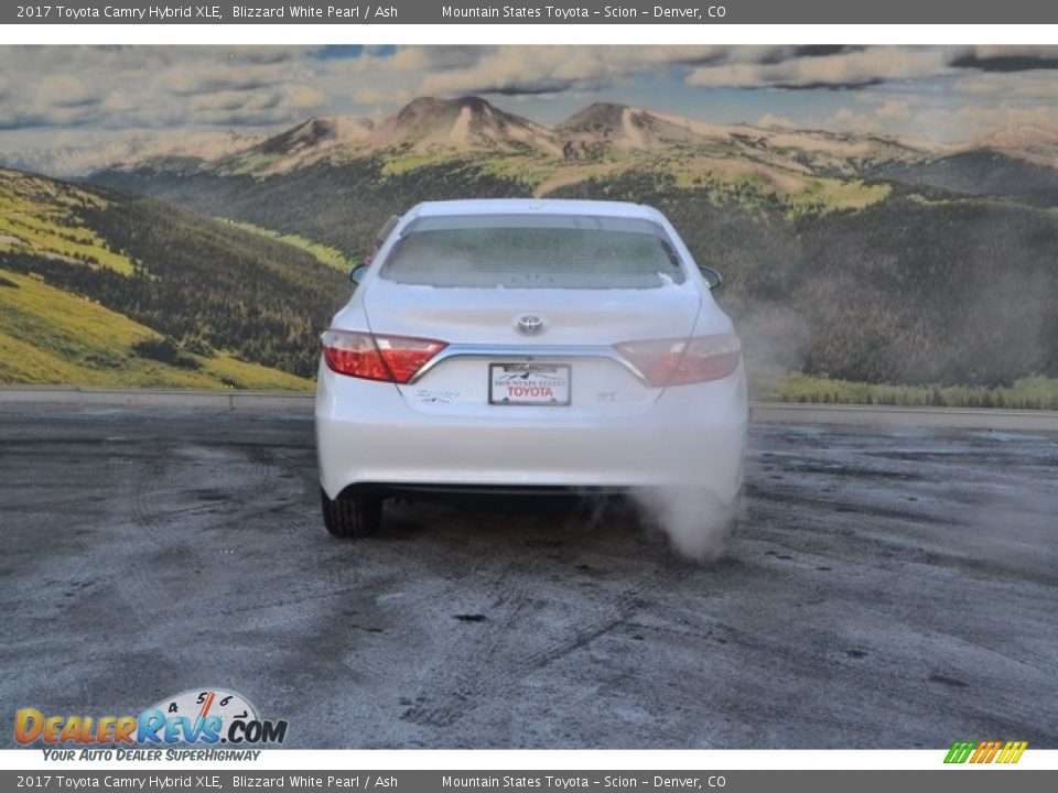 2017 Toyota Camry Hybrid XLE Blizzard White Pearl / Ash Photo #4