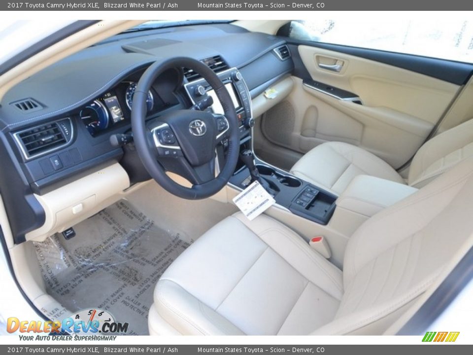 2017 Toyota Camry Hybrid XLE Blizzard White Pearl / Ash Photo #5