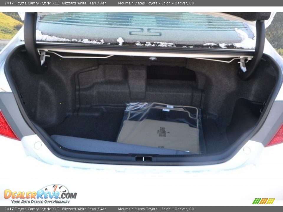 2017 Toyota Camry Hybrid XLE Blizzard White Pearl / Ash Photo #8