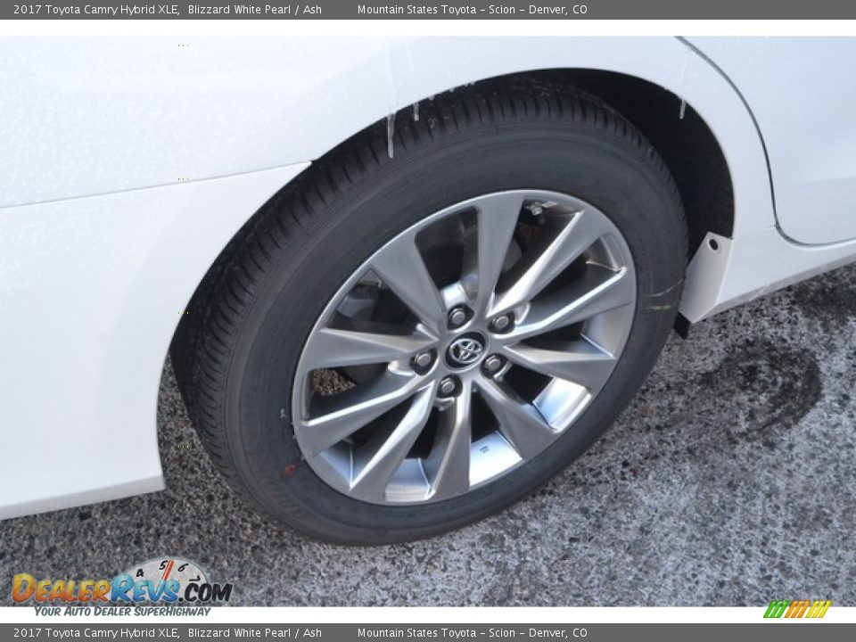 2017 Toyota Camry Hybrid XLE Blizzard White Pearl / Ash Photo #9
