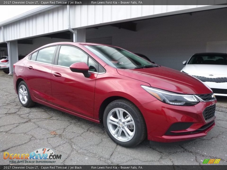 Front 3/4 View of 2017 Chevrolet Cruze LT Photo #8