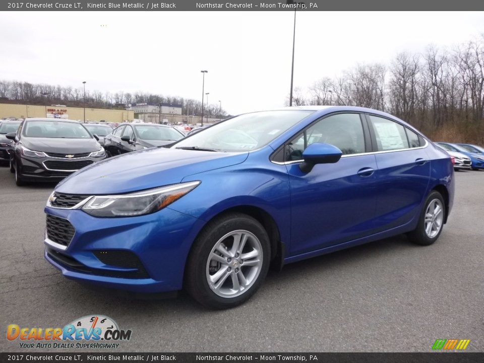 Front 3/4 View of 2017 Chevrolet Cruze LT Photo #1