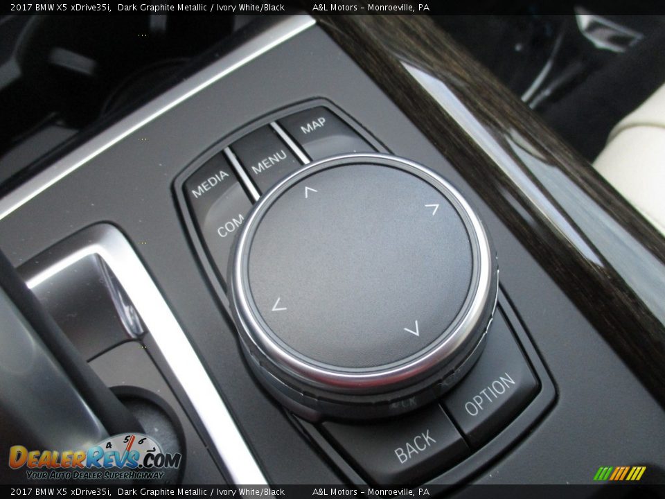 Controls of 2017 BMW X5 xDrive35i Photo #19