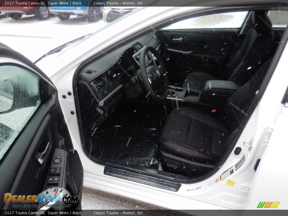 2017 Toyota Camry SE Super White / Black Photo #3