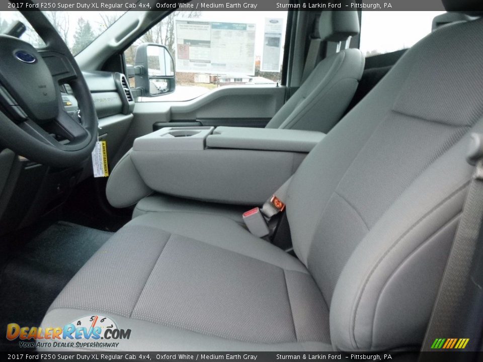 2017 Ford F250 Super Duty XL Regular Cab 4x4 Oxford White / Medium Earth Gray Photo #7