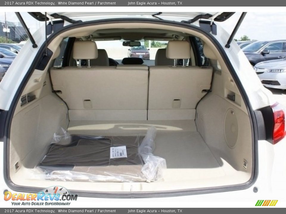 2017 Acura RDX Technology White Diamond Pearl / Parchment Photo #17