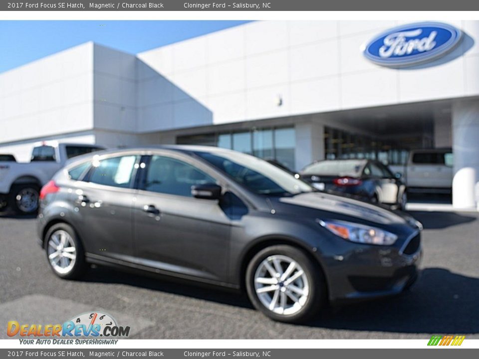 2017 Ford Focus SE Hatch Magnetic / Charcoal Black Photo #1