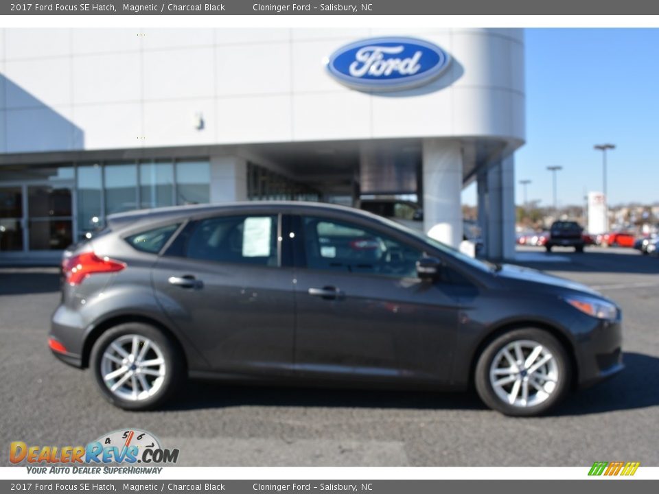 2017 Ford Focus SE Hatch Magnetic / Charcoal Black Photo #2