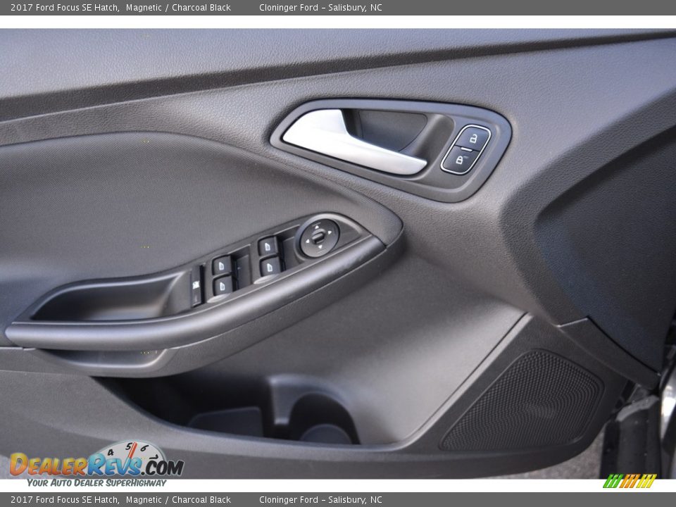 Door Panel of 2017 Ford Focus SE Hatch Photo #5