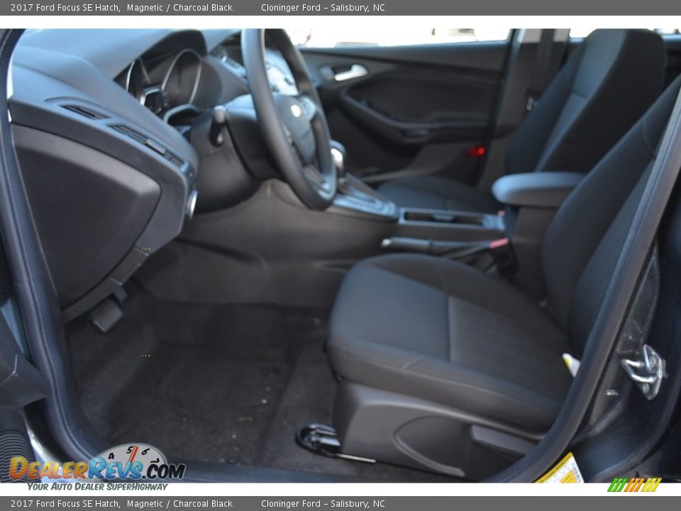 2017 Ford Focus SE Hatch Magnetic / Charcoal Black Photo #6