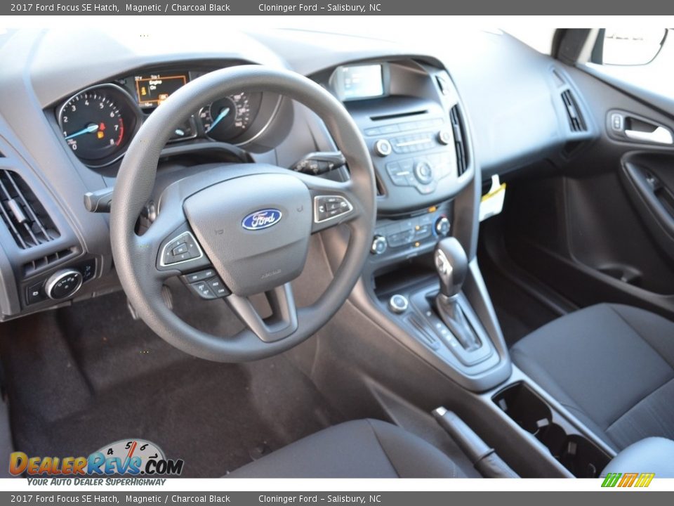 2017 Ford Focus SE Hatch Magnetic / Charcoal Black Photo #7