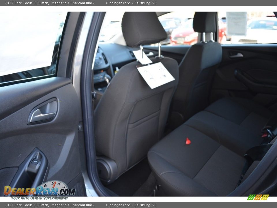 2017 Ford Focus SE Hatch Magnetic / Charcoal Black Photo #8