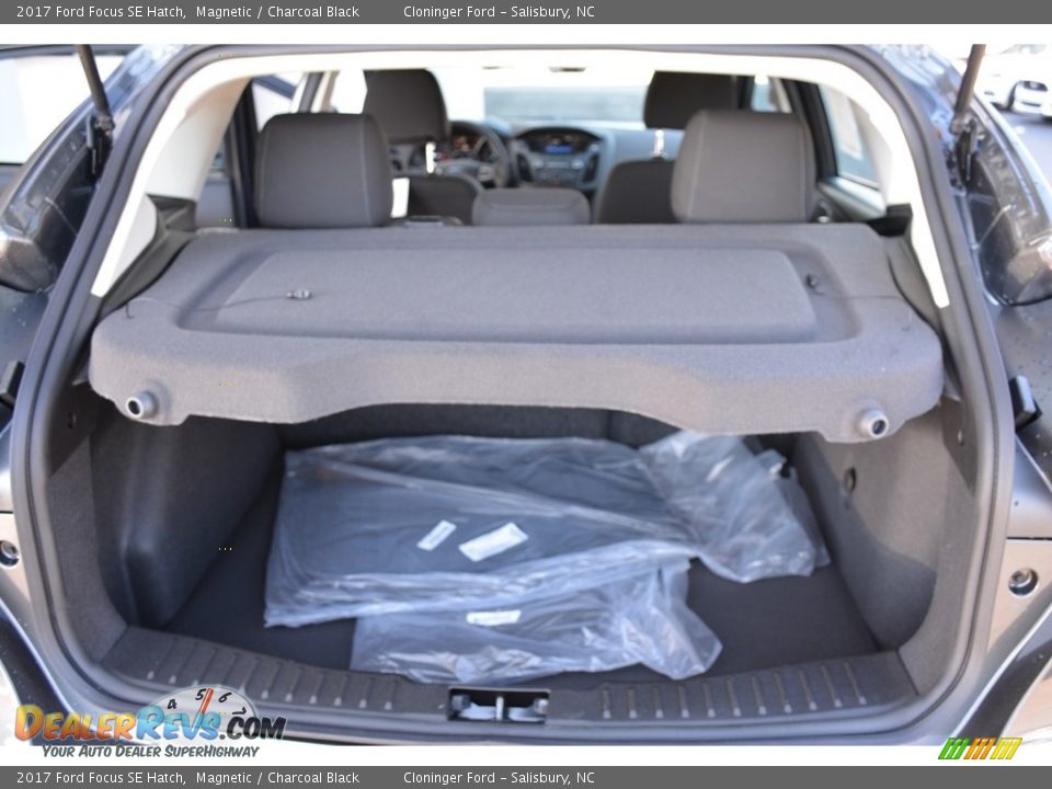 2017 Ford Focus SE Hatch Magnetic / Charcoal Black Photo #9