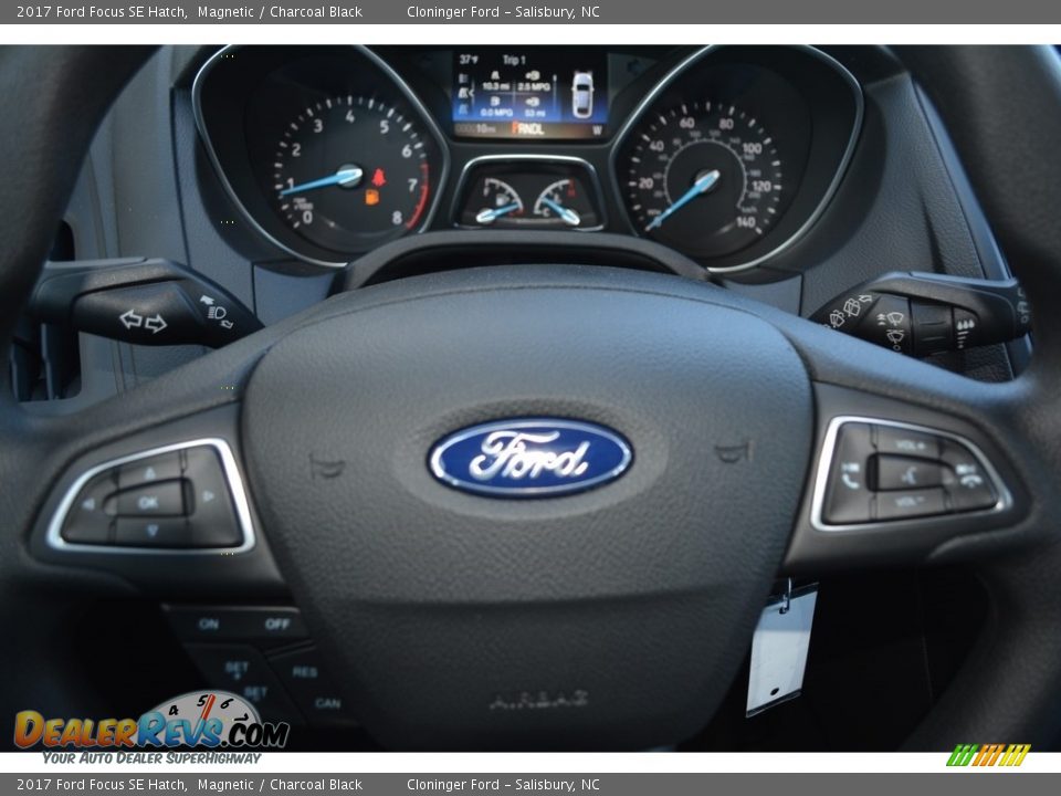 2017 Ford Focus SE Hatch Magnetic / Charcoal Black Photo #14