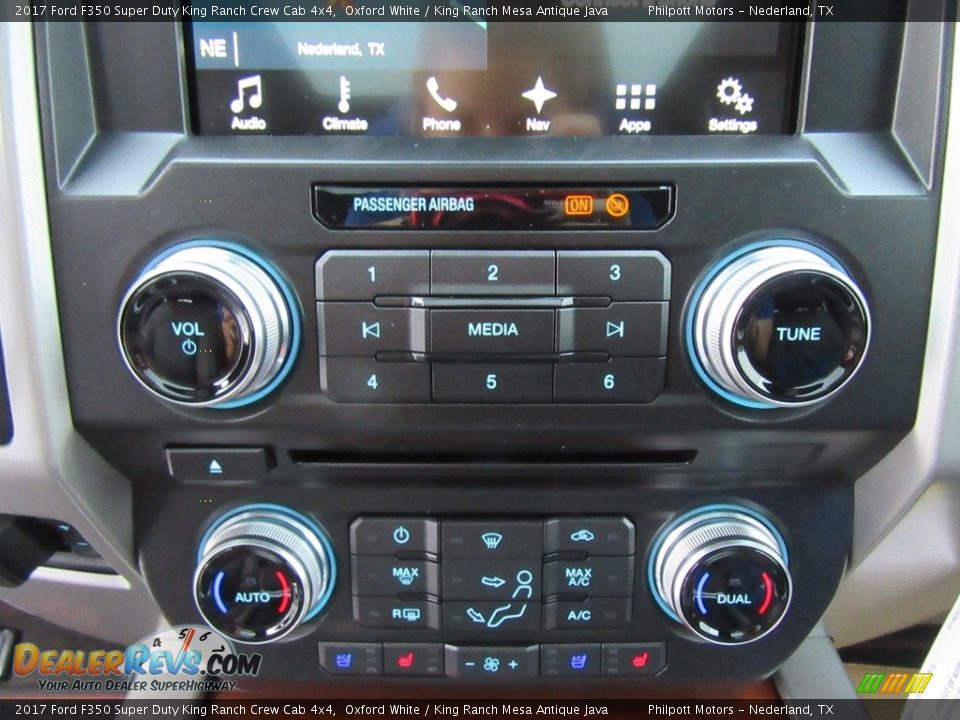 Controls of 2017 Ford F350 Super Duty King Ranch Crew Cab 4x4 Photo #28