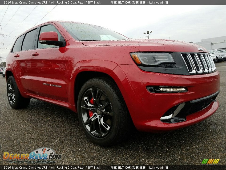Front 3/4 View of 2016 Jeep Grand Cherokee SRT 4x4 Photo #1
