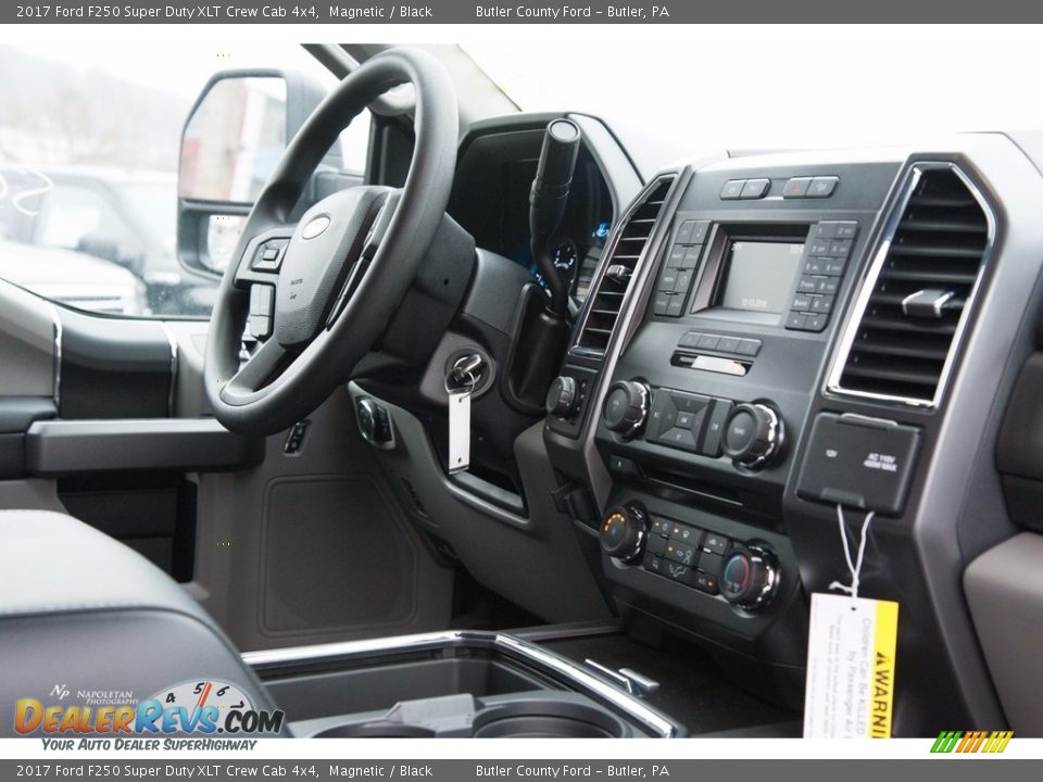 2017 Ford F250 Super Duty XLT Crew Cab 4x4 Magnetic / Black Photo #10