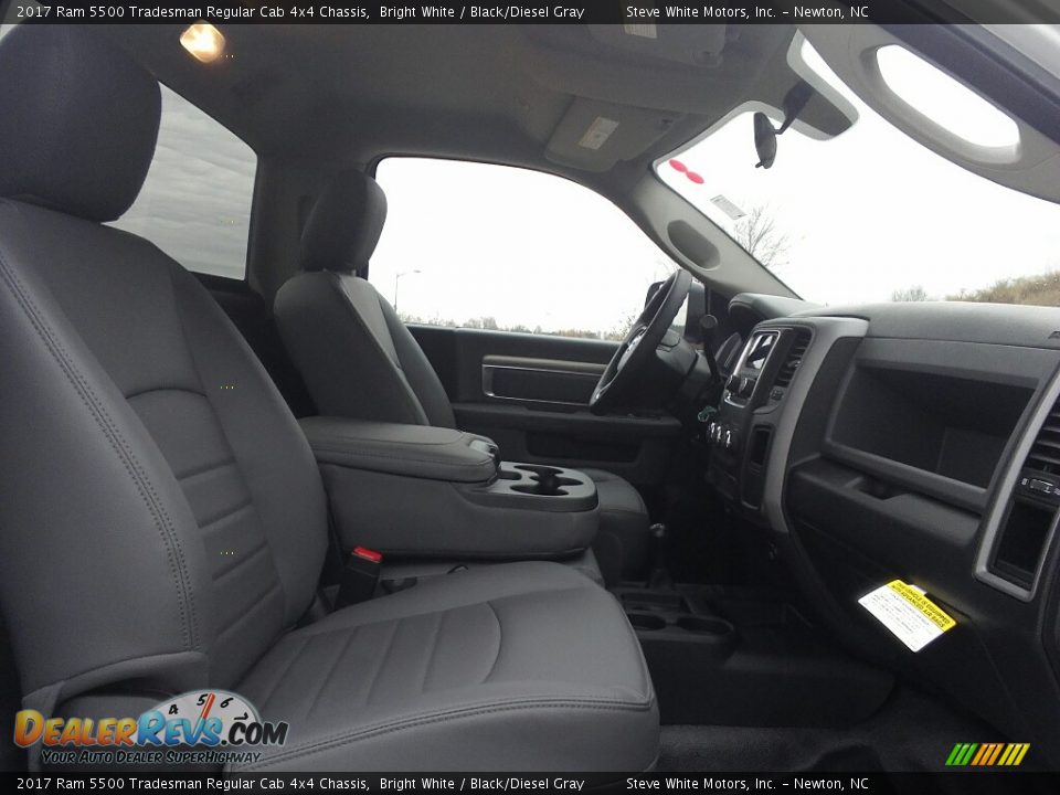 2017 Ram 5500 Tradesman Regular Cab 4x4 Chassis Bright White / Black/Diesel Gray Photo #18