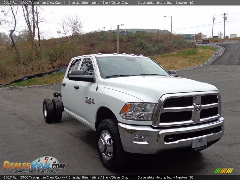 2017 Ram 3500 Tradesman Crew Cab 4x4 Chassis Bright White / Black/Diesel Gray Photo #4