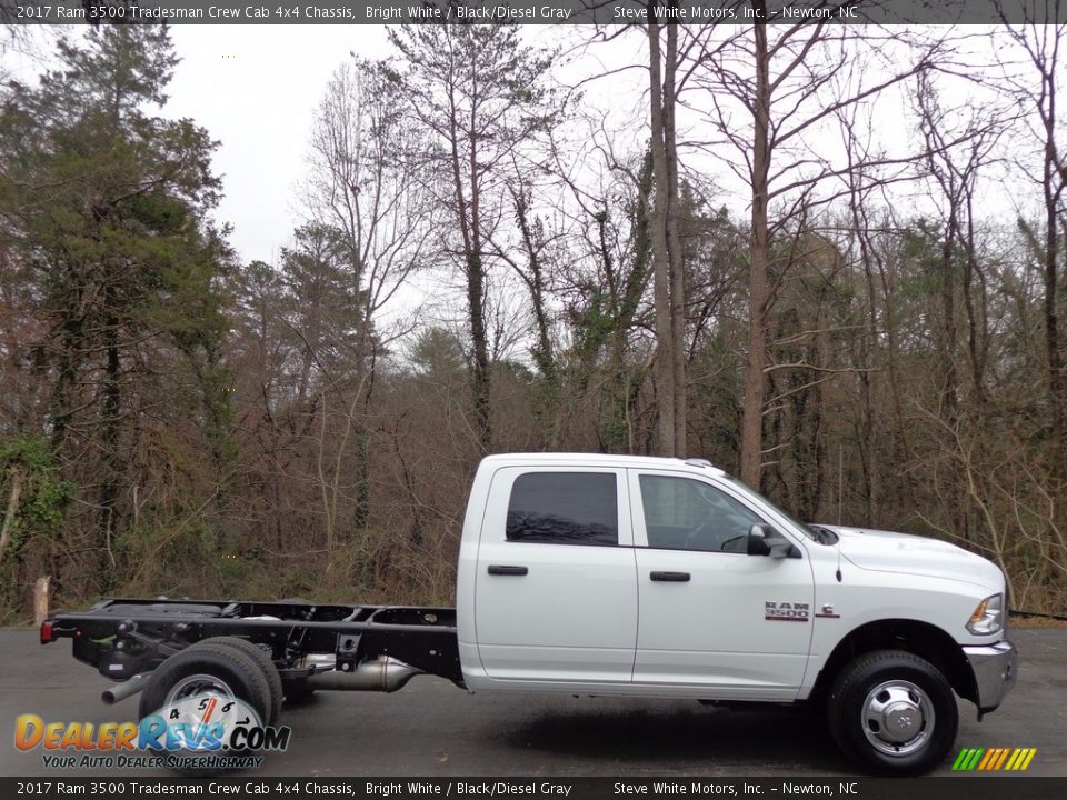 2017 Ram 3500 Tradesman Crew Cab 4x4 Chassis Bright White / Black/Diesel Gray Photo #5