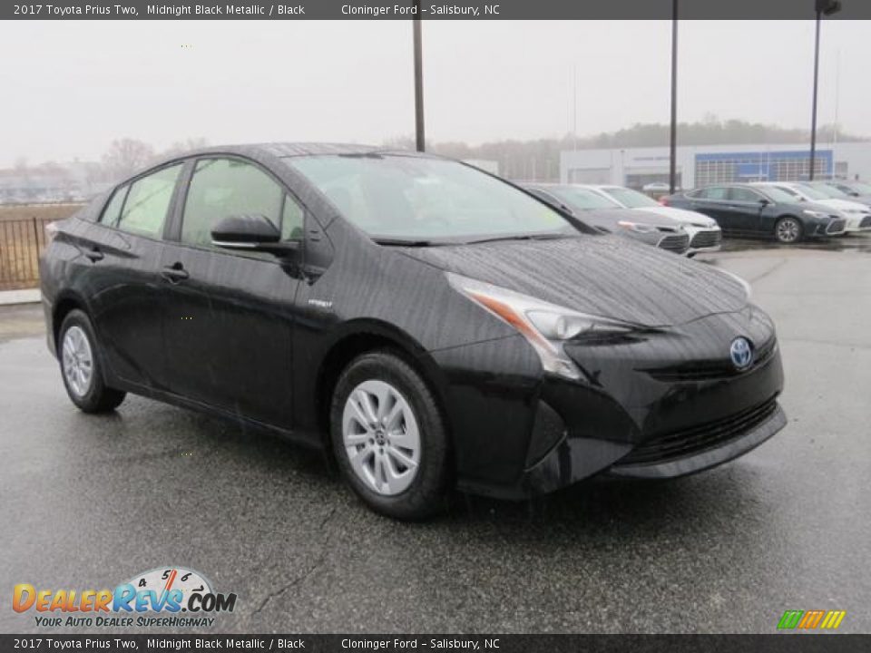 Front 3/4 View of 2017 Toyota Prius Two Photo #1
