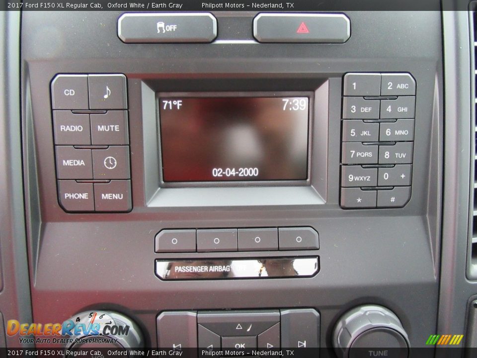 Controls of 2017 Ford F150 XL Regular Cab Photo #24
