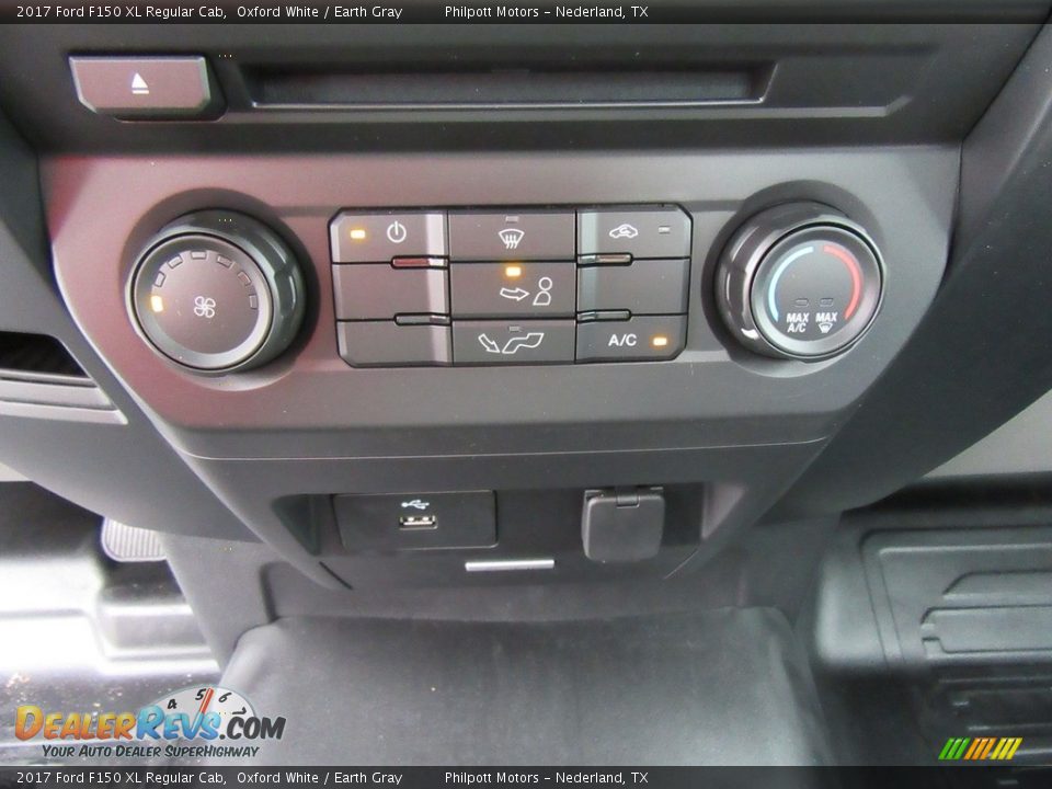 Controls of 2017 Ford F150 XL Regular Cab Photo #26