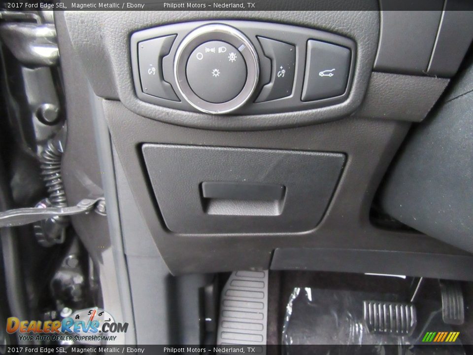 Controls of 2017 Ford Edge SEL Photo #32