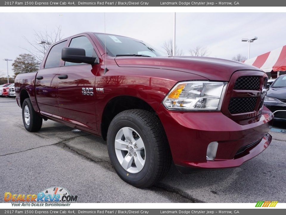 Front 3/4 View of 2017 Ram 1500 Express Crew Cab 4x4 Photo #4