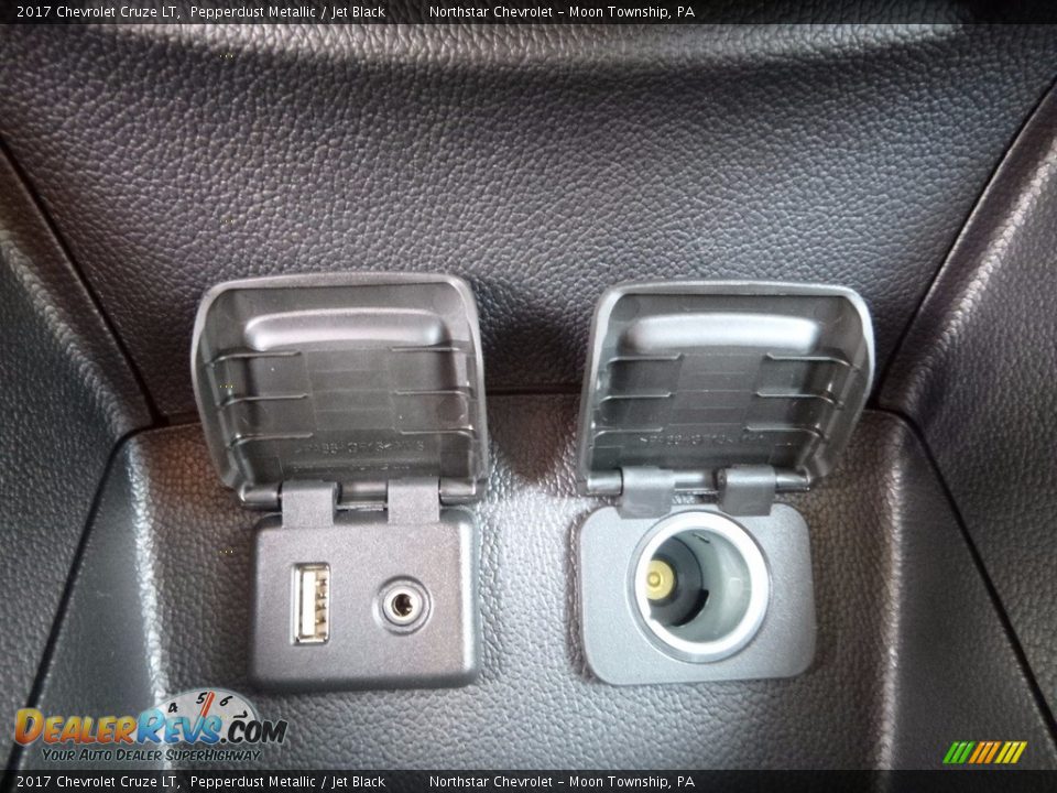2017 Chevrolet Cruze LT Pepperdust Metallic / Jet Black Photo #18