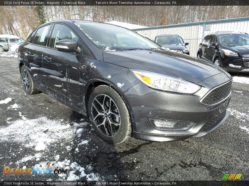 2016 Ford Focus SE Sedan Magnetic / Charcoal Black Photo #4