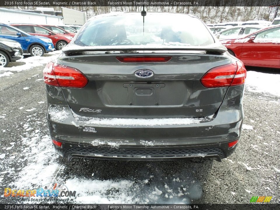 2016 Ford Focus SE Sedan Magnetic / Charcoal Black Photo #7