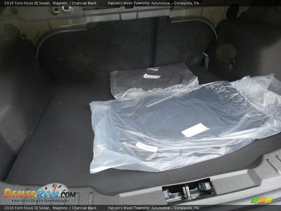 2016 Ford Focus SE Sedan Magnetic / Charcoal Black Photo #8