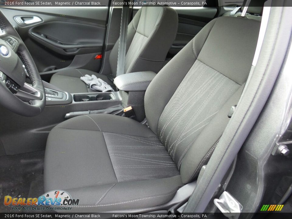 2016 Ford Focus SE Sedan Magnetic / Charcoal Black Photo #11