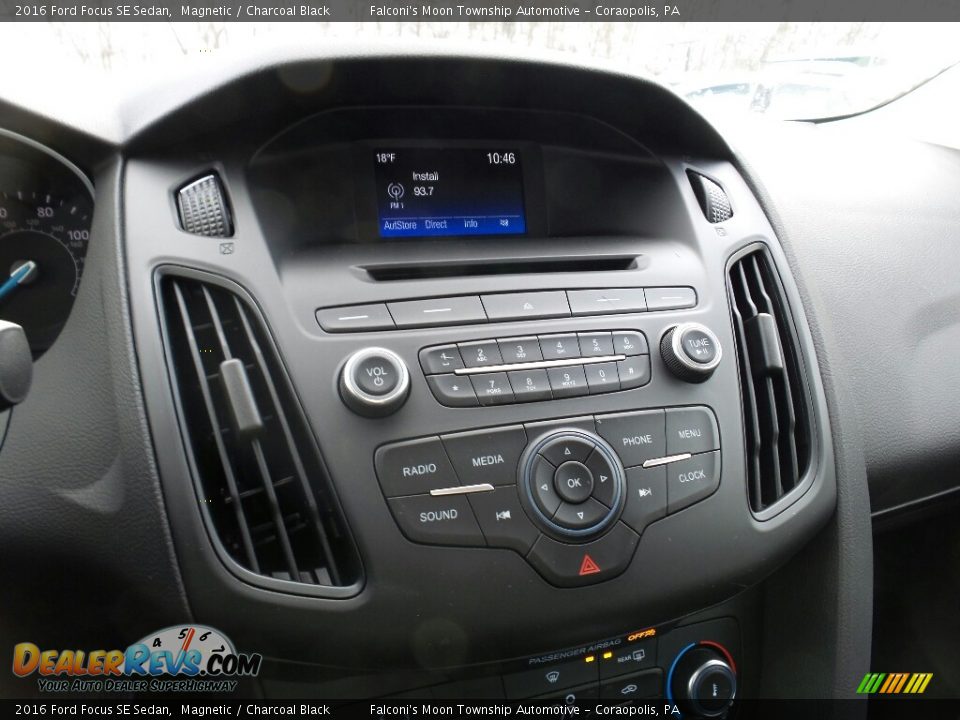 2016 Ford Focus SE Sedan Magnetic / Charcoal Black Photo #13