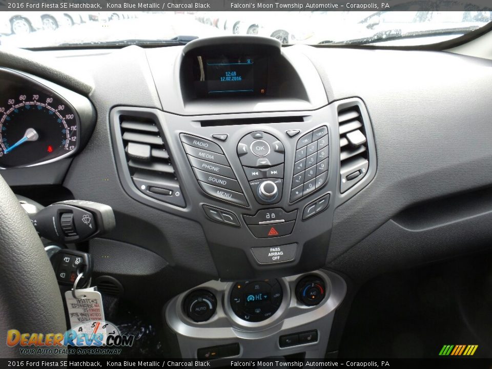 2016 Ford Fiesta SE Hatchback Kona Blue Metallic / Charcoal Black Photo #11