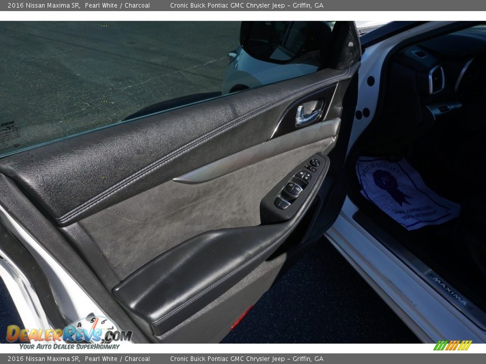 2016 Nissan Maxima SR Pearl White / Charcoal Photo #11
