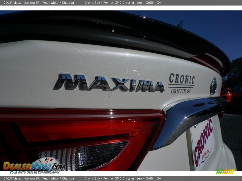 2016 Nissan Maxima SR Pearl White / Charcoal Photo #16