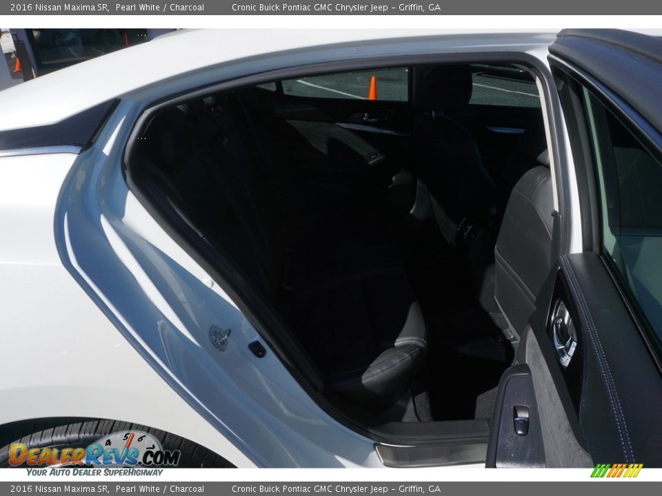 2016 Nissan Maxima SR Pearl White / Charcoal Photo #18