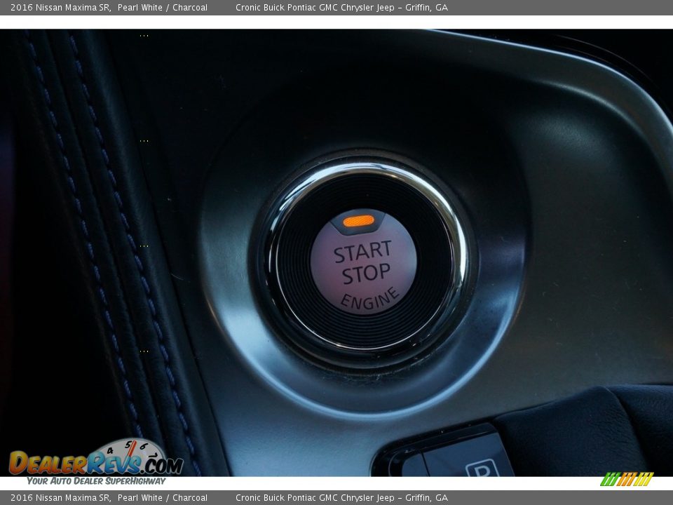 2016 Nissan Maxima SR Pearl White / Charcoal Photo #25