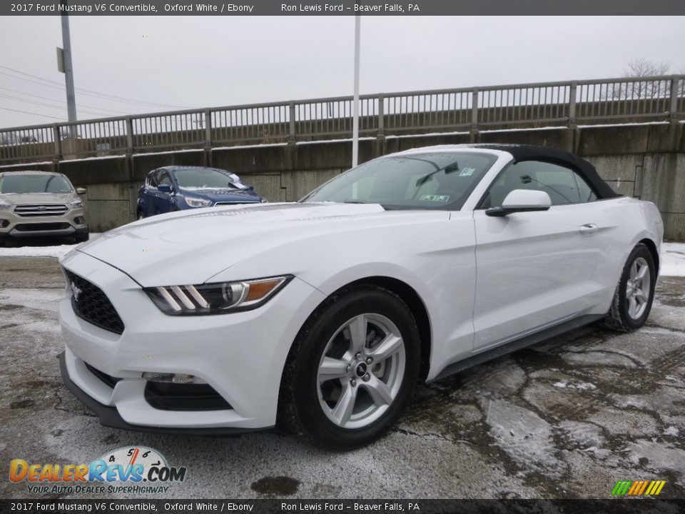 Front 3/4 View of 2017 Ford Mustang V6 Convertible Photo #7