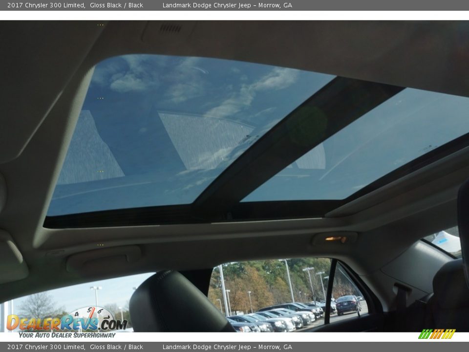 2017 Chrysler 300 Limited Gloss Black / Black Photo #8