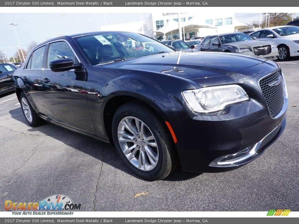 Front 3/4 View of 2017 Chrysler 300 Limited Photo #4