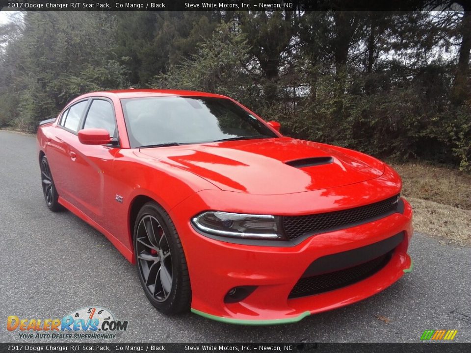 Front 3/4 View of 2017 Dodge Charger R/T Scat Pack Photo #4