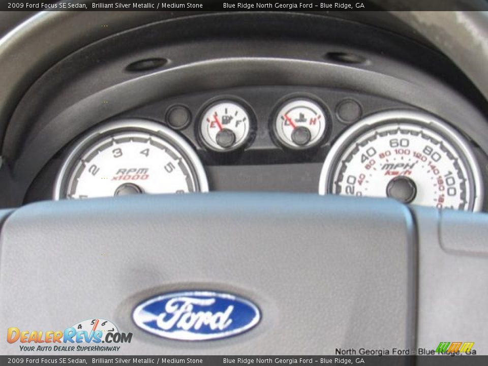2009 Ford Focus SE Sedan Brilliant Silver Metallic / Medium Stone Photo #19
