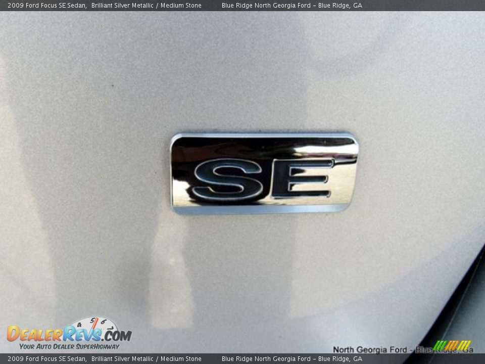2009 Ford Focus SE Sedan Brilliant Silver Metallic / Medium Stone Photo #34